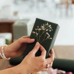 How to Create Instagram-Worthy Gift Wrapping Without Spending a Fortune